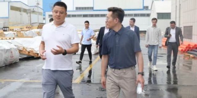 Uzstan Delegation Visits Factory
