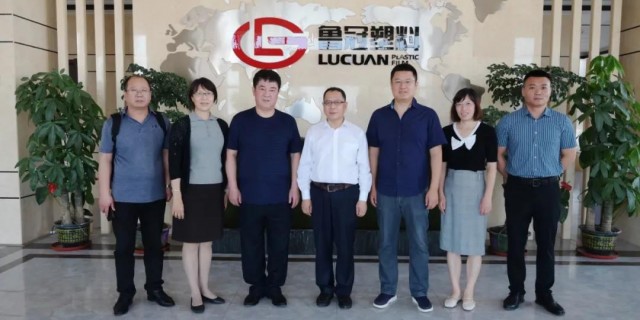 Warmly welcome the leader of China Plastics Processing Industry Association and his team to visit our factory and give conduction