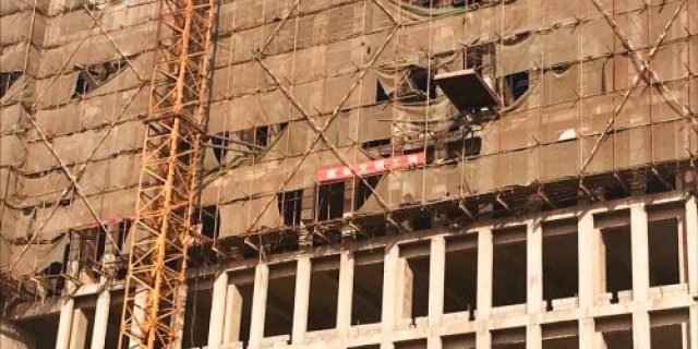 Instalación de la Cubierta de la Torre Luguan